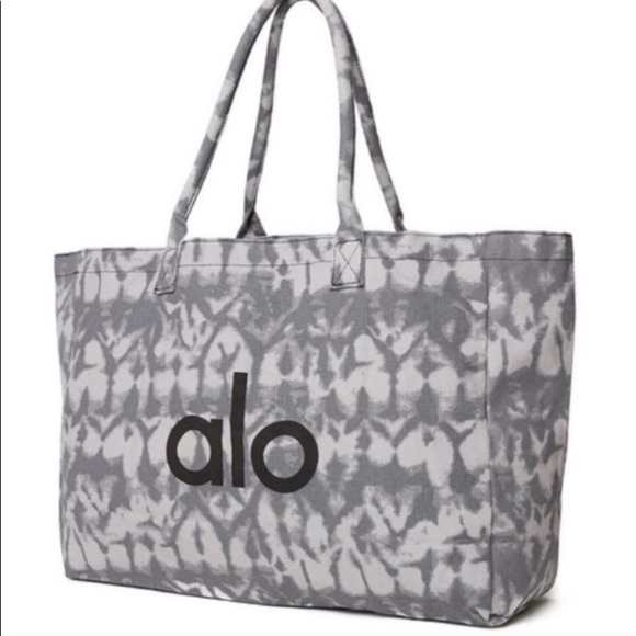 ALO Yoga Handbags - Alo Yoga LIMITED EDITION SHOPPER TOTE